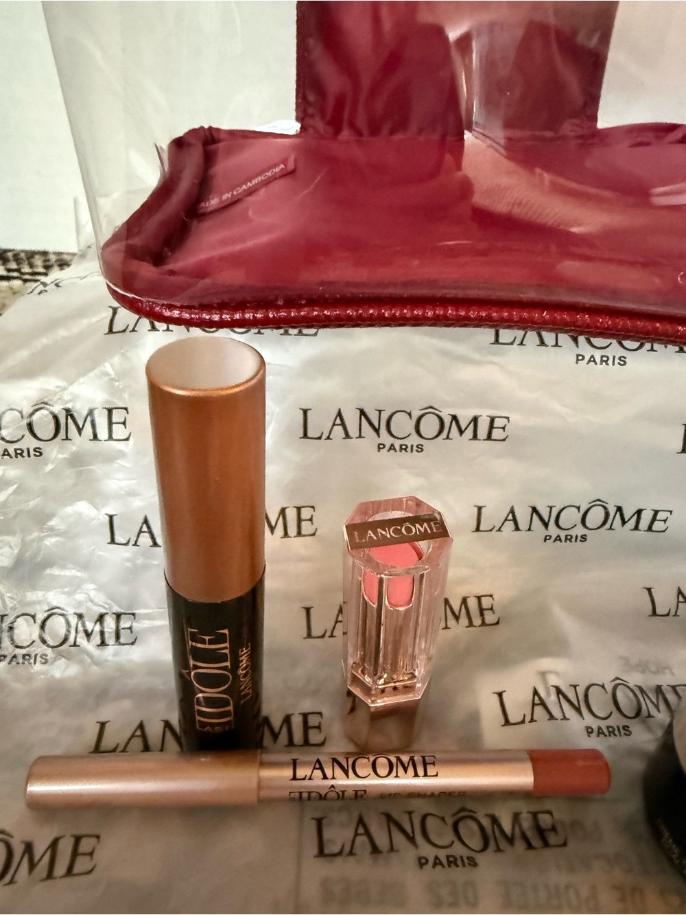 NWT Lancôme 7-Pc Luxury Skincare & Makeup Gift Set with Maroon Travel Bag - Picture 2 of 6